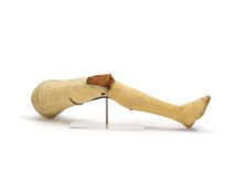 An early version of an artifical leg